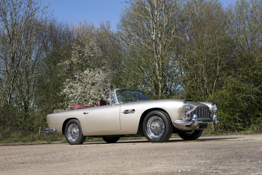  Aston Martin DB4 Convertible 1962 года  (фото 19 из 41)
